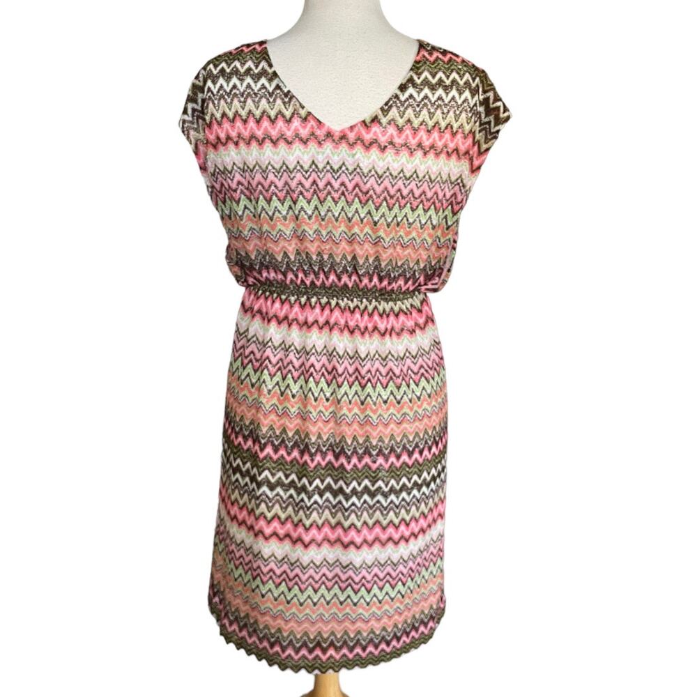 Women's Size 10 AGB Dress Pink Multi Chevron Printed V Neck Dolman Casual Dress